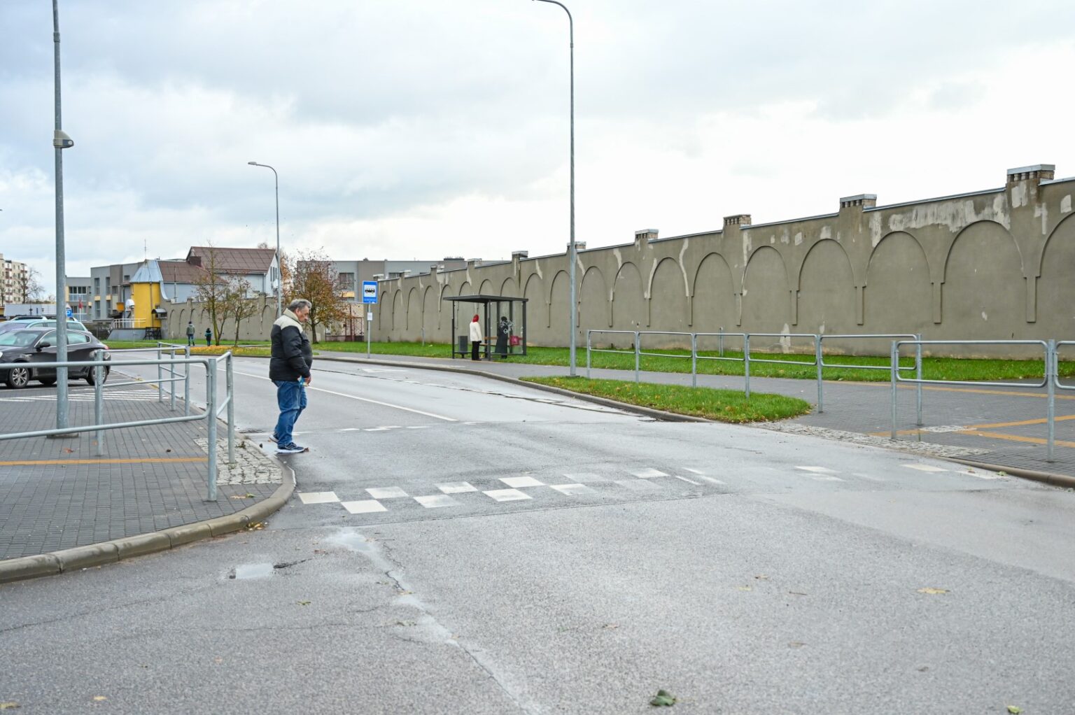 Prieš kiek daugiau kaip porą metų rekonstravus Molainių gatvę, vietoj įprastų pėsčiųjų perėjų atsirado dvi nežymėtosios.