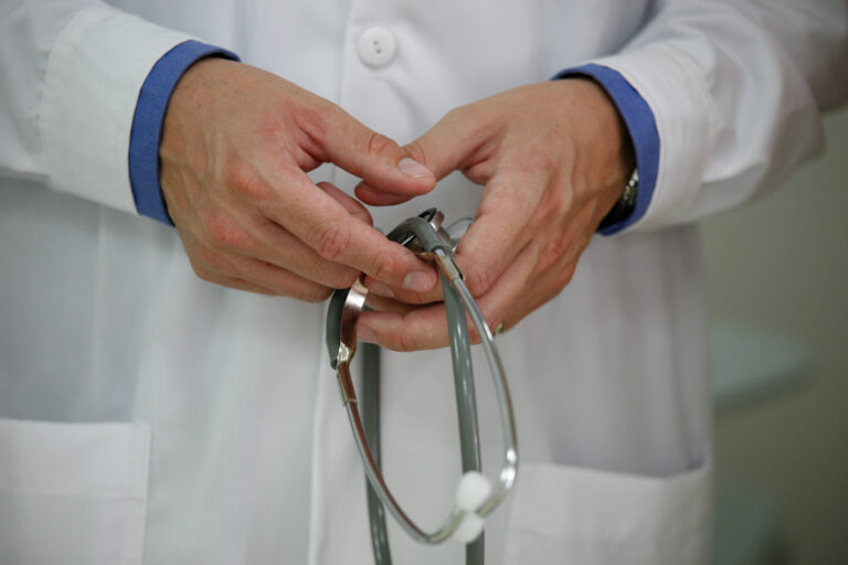 Panevėžyje beveik tris dešimtis valstybinių ir privačių sveikatos priežiūros įstaigų – polikliniką, šeimos klinikas – vienys naujas darinys – Sveikatos centras.