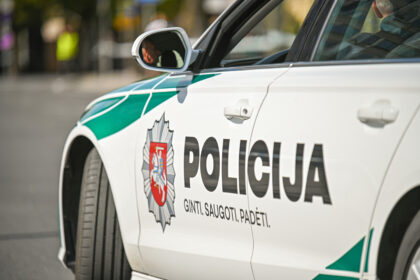 Policijoje pradėtas ikiteisminis tyrimas dėl galimai suklastotų transporto priemonės identifikavimo numerių.