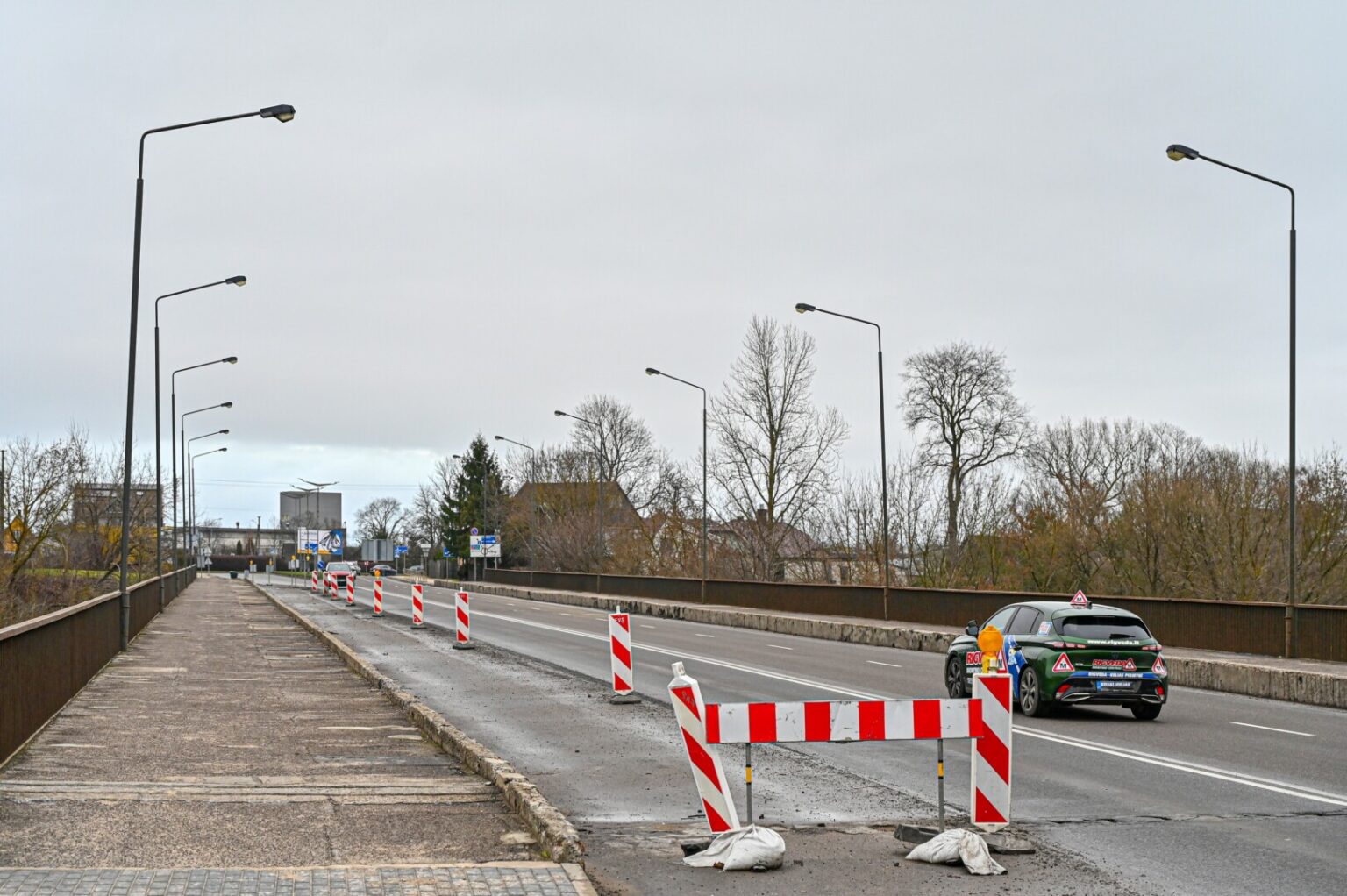 Avariniu dar nepripažinto, tačiau vis pavojingesniu tampančio Nemuno gatvės tilto Panevėžyje būklę ėmėsi tirti geologai.