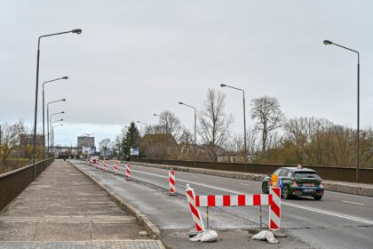 Avariniu dar nepripažinto, tačiau vis pavojingesniu tampančio Nemuno gatvės tilto Panevėžyje būklę ėmėsi tirti geologai.