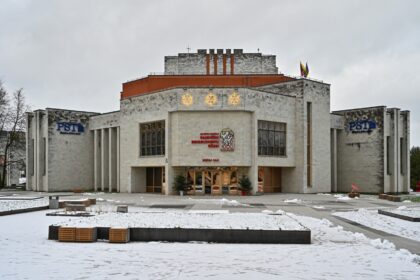 Kadaise be konkurencijos įspūdingiausiame Panevėžio pastate, bet per kelis dešimtmečius morališkai pasenusiame Kultūros centre, buvusiuose Bendruomenių rūmuose, jau ateinančią vasarą turėtų užvirti statybos darbai.