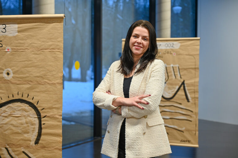 Romantiškame Skaistakalnio parke įsikūrusiam kūrybiškumo centrui „Pragiedruliai“ netikėtai likus be vadovo, prie jo vairo stojo komunikacijos ir rinkodaros specialistė Gita Laurinavičiūtė.