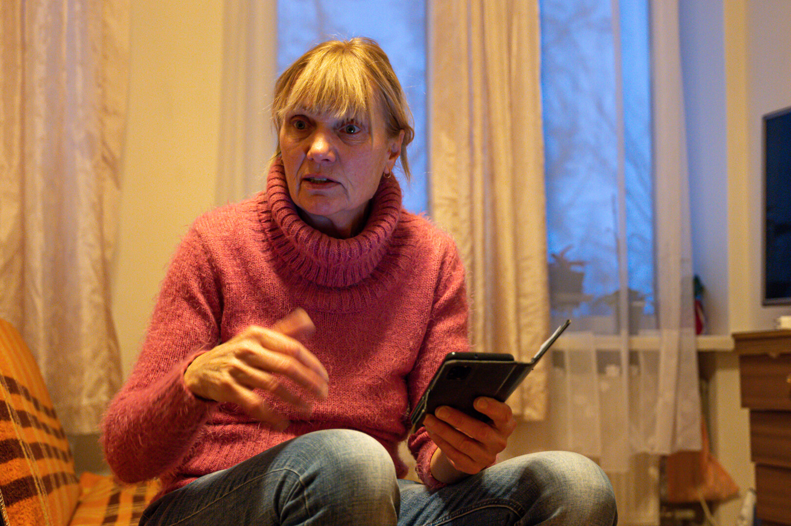 Bibliotekininke ir archyvare Ukrainoje dirbusi Liubovė Astremska džiaugiasi Panevėžyje gavusi darbą įmonėje. P. ŽIDONIO nuotr.