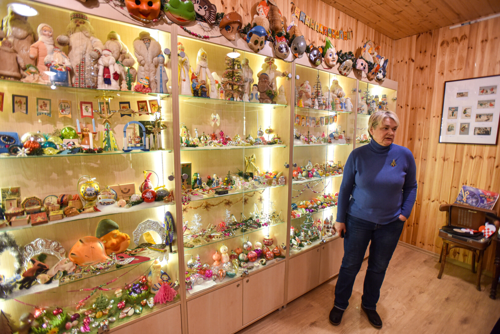 Violeta Karklytė juokiasi, kad muziejaus eksponatai dažnai suaugusiuosius sužavi labiau nei vaikus. P. ŽIDONIO nuotr.