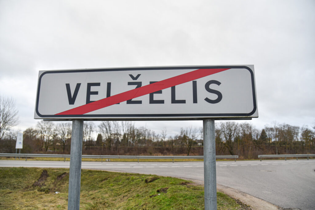 Pusantro tūkstančio Velželio, Velžio, Liūdynės, Vyčių ir aplinkinių vietovių gyventojų nekantriai laukia Regionų apygardos administracinio teismo Panevėžio rūmų sprendimo, nulemsiančio, ar stovės Velželyje biojėgainė, ar visgi jos ten nebus.