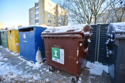 Panevėžiečiams seniai nupirkti specialūs kibirėliai maisto atliekoms ir tam skirti konteineriai tebestovi sandėliuose.