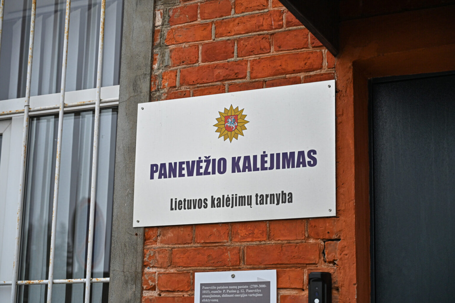 Už savo dviejų vaikų nužudymą kalėti iki gyvos galvos nuteista Alma Svirbutavičienė (buvusi Jonaitienė ir Bružaitė) siekia gauti teisę išvykti iš Panevėžio kalėjimo trims paroms į namus.