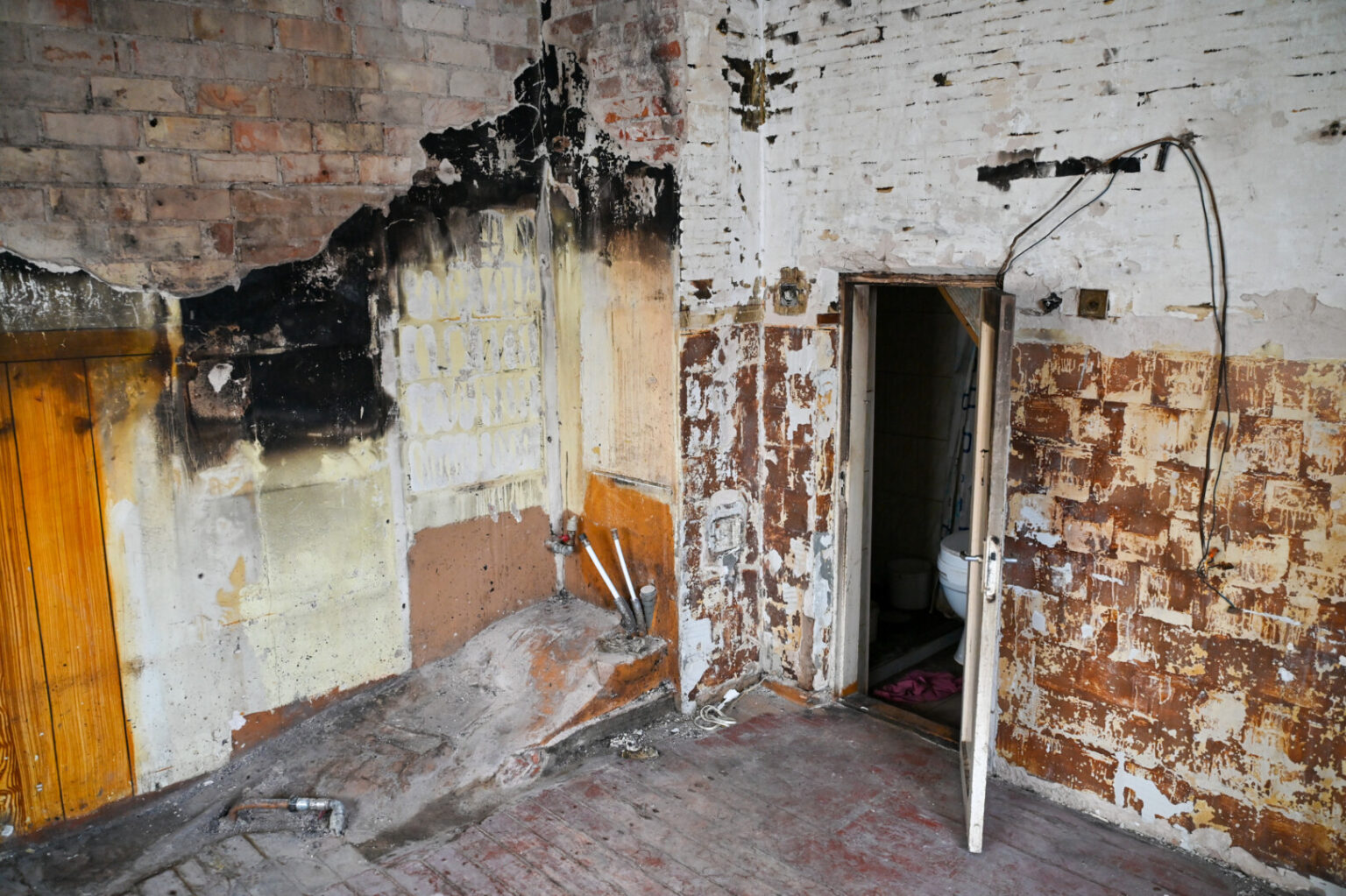 Naujamiestiečiai mama su sūnumi vėlų penktadienio vakarą tik per plauką išvengė tragedijos.