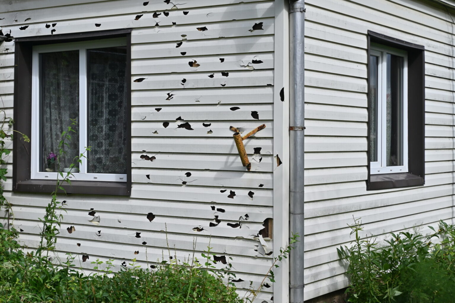 Po vasarą praūžusios galingos krušos didesnių nei milijono eurų nuostolių patyrę Panevėžio rajono gyventojai iš valdžios gaus grašius.
