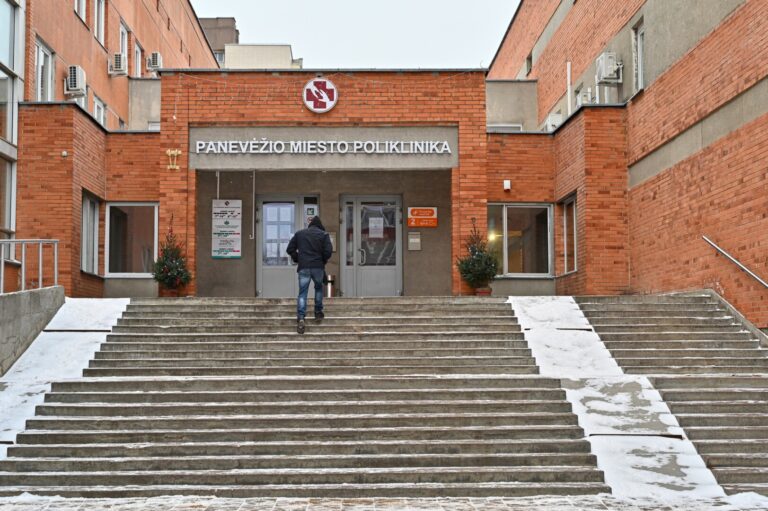 Sveikatos apsaugos ministerija eiles pas šeimos gydytojus bando trumpinti dalį jų krūvio perkeldama ant slaugytojų pečių.