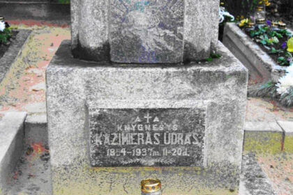 Nacionalinio reikšmingumo statusą turinti brolio ir sesers Kazimiero bei Augustės Ūdrų kapavietė Naujamiesčio seniūnijos Vadaktėlių kapinėse tapo dar svarbesnė.