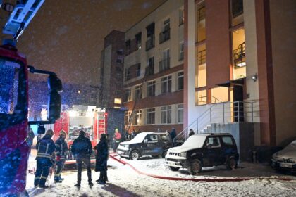 Šiandien 21.14 val. Bendrajame pagalbos centre skubios pagalbos tarnybų ryšio numeriu 112 gautas pranešimas apie tai, kad Panevėžio mieste, Katedros g. dega pastatas, evakuojami žmonės.