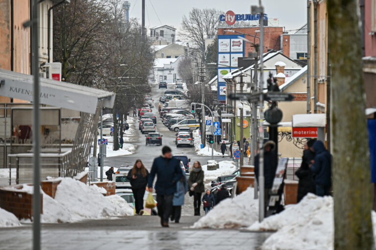 Naujausia demografinė statistika rodo optimistines tendencijas Lietuvai, tačiau Panevėžio apskričiai įžiebia įspėjamąjį geltoną signalą.