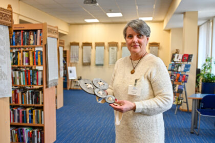 Panevėžyje kuriamas bankas, kurio indėliai – ne pinigai, o įvairiausių formų, spalvų ir medžiagų sagos.