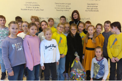 Prieš dešimtmetį, kai Rusija nuo Ukrainos atplėšė Krymą bei Donbasą, užpultoje šalyje masiškai pradėti rinkti plastikinių butelių kamšteliai.