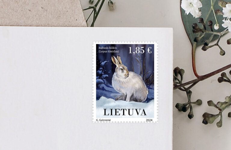 Lietuvos paštas išleidžia Baltajam kiškiui skirtą grafikos dizainerės Giedrės Gabnienės sukurtą pašto ženklą „Lietuvos raudonoji knyga“.