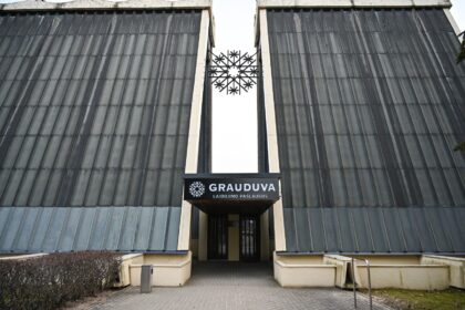Jau artimiausiame Panevėžio tarybos posėdyje bus svarstomas laidojimo įmonės „Grauduva“ smulkiosios akcininkės – sostinės įmonės „Revco1“ pasiūlymas jai parduoti Savivaldybei priklausantį pagrindinį akcijų paketą.