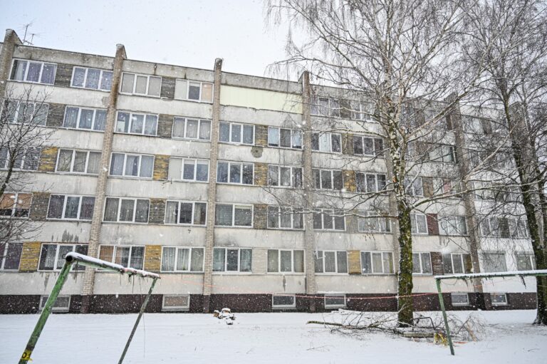 Einant trečiai savaitei po sausio 21-osios sprogimo Nemuno gatvės 14-ajame daugiabutyje, ne tik jo, bet ir kaimyninio namo gyventojų vis dar neapleidžia patirtas išgąstis.