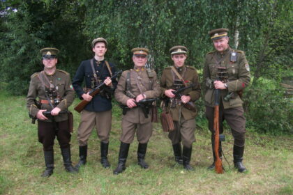 Ginkluoto pasipriešinimo sovietų okupacijai dalyviams vilkėti uniformą reiškė rizikuoti gyvybe, tačiau Lietuvos partizanai su pasididžiavimu dėvėjo šį savo kovos simbolį.