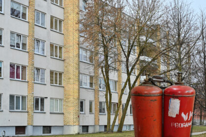 Prieš kiek daugiau nei mėnesį Panevėžyje, viename iš Nemuno gatvės buvusių bendrabučių sprogus dujų balionui ir suniokojus du butus bei sužalojus vieno iš jų savininką, paaiškėjo, kad ne tik šiame daugiabutyje gyvenama lyg ant parako statinės.