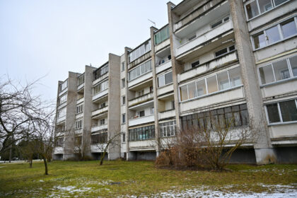 Liūdynės kaimo vieno daugiabučio gyventojai, bute užuodę aitrų ir dirginantį chloro kvapą, bėgo iš namų ir dar iškvietė specialiąsias tarnybas.