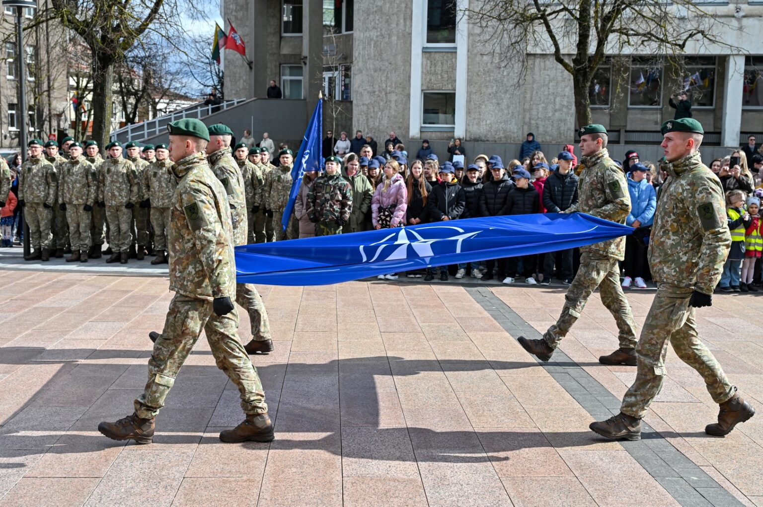 Drauge su visa šalimi panevėžiečiai mini Lietuvos narystės NATO dvidešimtmetį.