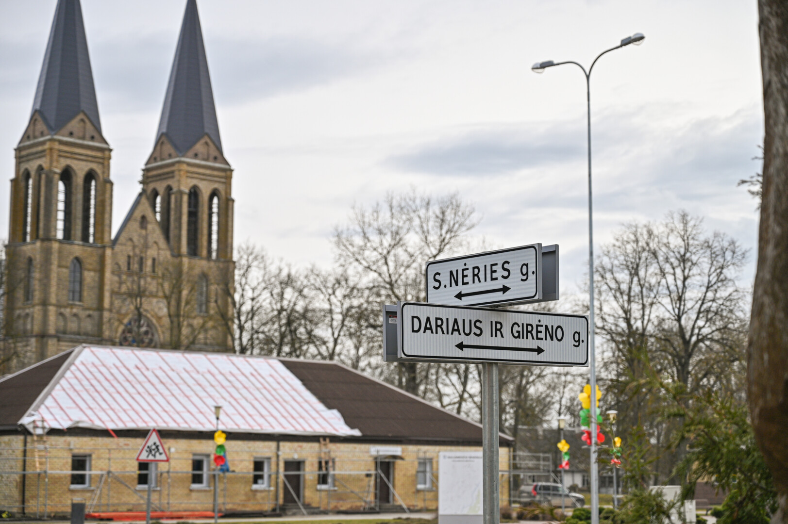 Naujamiesčio gyventojai linkę pagrindinei miestelio gatvei palikti Salomėjos Nėries vardą. P. ŽIDONIO nuotr.