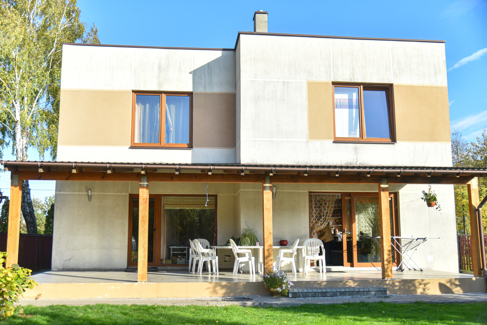 Šiame name mieste komfortiškai gyvena dešimt asmenų, du iš jų globos namuose susituokė. P. ŽIDONIO nuotr.