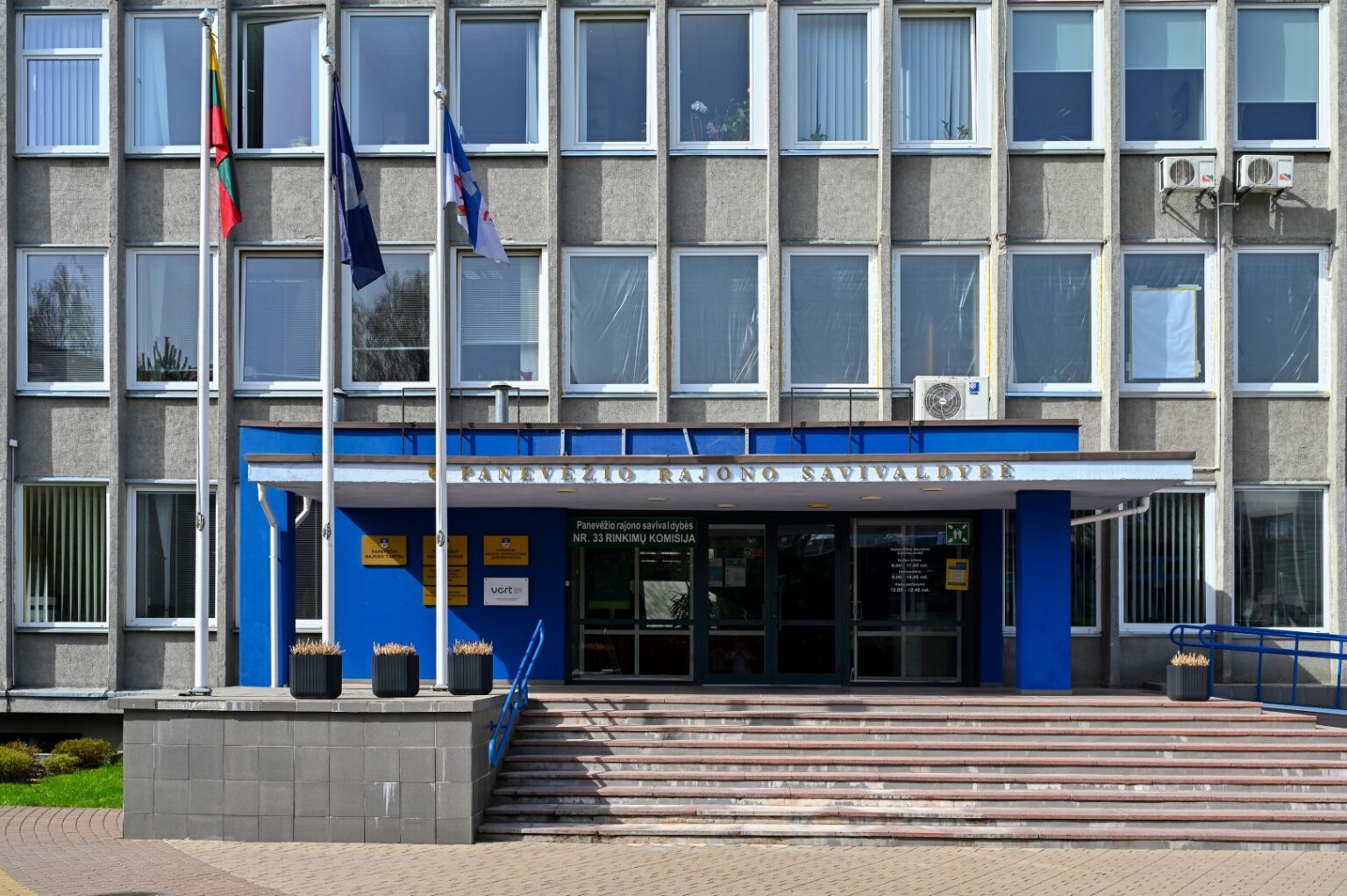 Tokie, regis, elementarūs dalykai kaip apsilankymas kirpykloje, kine, reikalų sutvarkymas Savivaldybėje ir pan. negalią turintiems žmonėms – iššūkis, primenantis visuomenės požiūrį į juos.