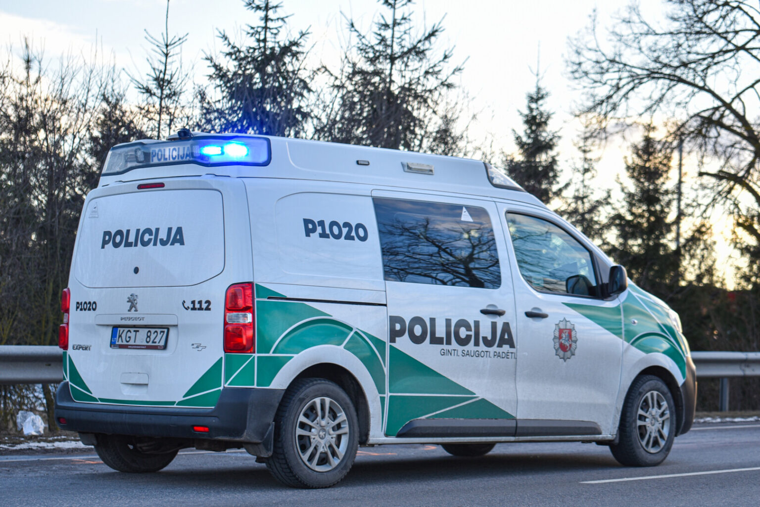 Policija skelbia, kad kovo mėnesį šalies keliuose vykdys tikslines prevencines eismo dalyvių kontrolės priemones: stebės, ar nevairuojama chuliganiškai, taip pat apsvaigus, ar naudojamasi telefonu be laisvų rankų įrangos, taip pat bus žiūrima, ar tinkamai vežami vaikai.