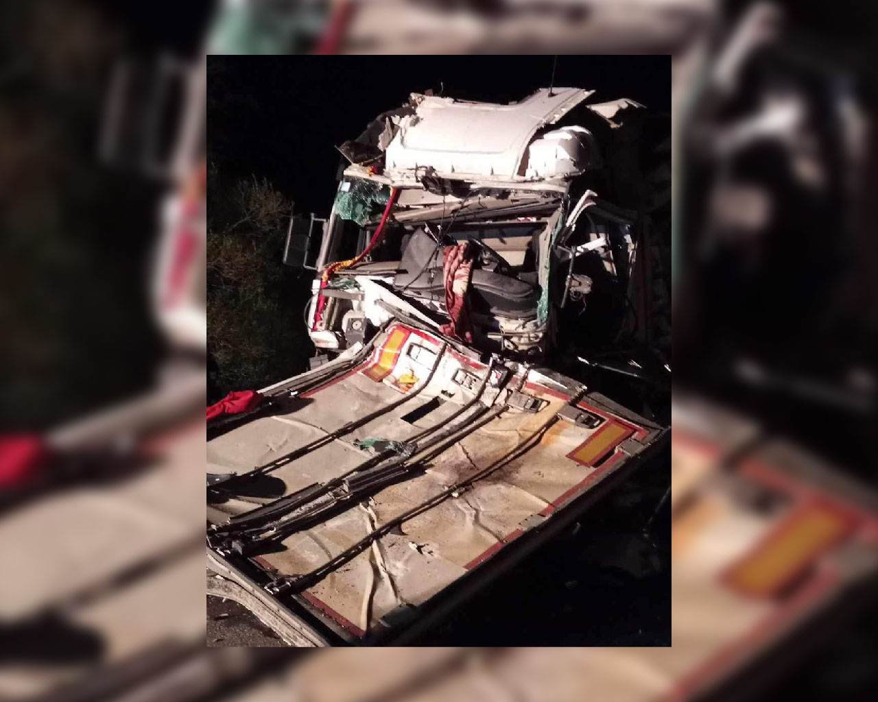 Penktadienio vakarą keliu iš Panevėžio į Rygą automobilį su puspriekabe vairavęs vyras atsitrenkė į ta pačia kryptimi važiavusį kitą automobilį su puspriekabe ir žuvo.