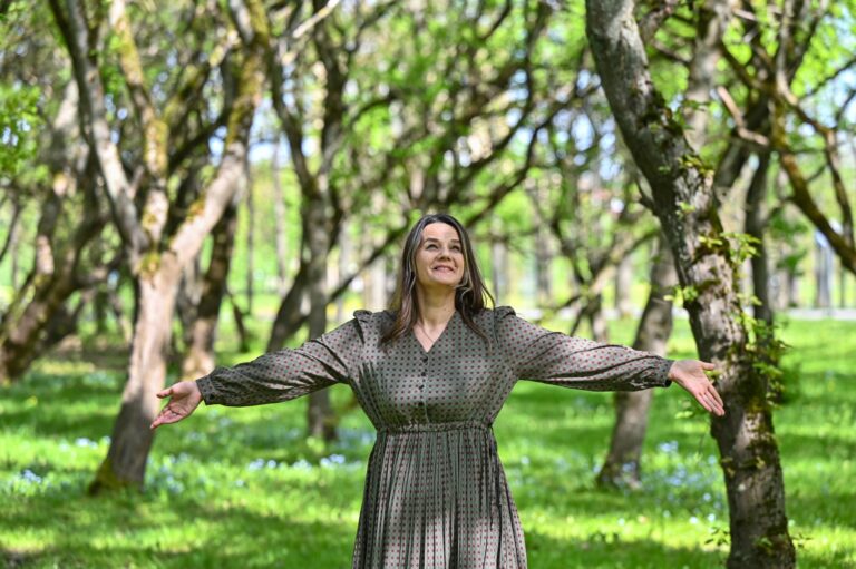 Ordino „Už nuopelnus Lietuvai“ medaliu prezidento apdovanojama Jovita Barolienė dėkinga atžaloms, leidusioms mamai daryti tai, kas jai atrodė svarbiausia.