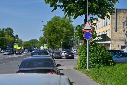 Panevėžio miesto savivaldybės administracija, atsižvelgdama į J. Janonio gatvėje veiklą vykdančių įmonių prašymą, priėmė sprendimą  pakoreguoti eismo organizavimo tvarką minėtoje pramoninėje miesto zonoje.