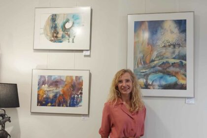 „Nežinau, ar dabar savo paveikslais pasaulį darau ramesnį ir gražesnį, bet mintyse – taip“, – sako dailininkė Eglė Lipinskaitė.