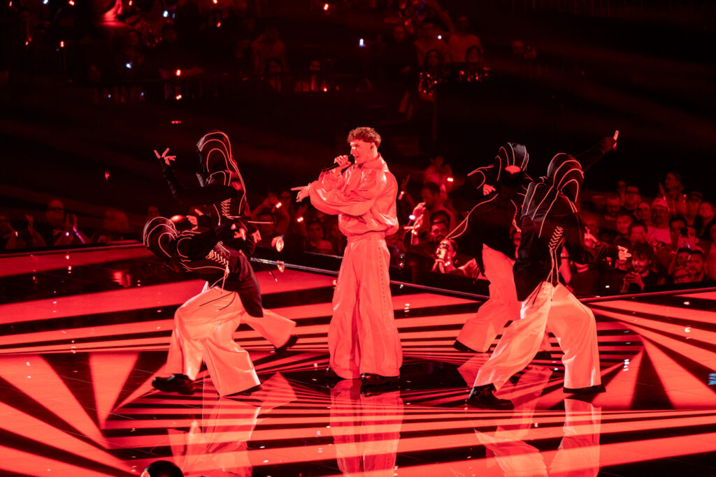 Lietuvai 68-ajame „Eurovizijos“ dainų konkurse atstovaujantis Silvester Belt sėkmingai pasirodė pirmajame pusfinalyje ir pateko į konkurso finalą, kuris vyks jau šį šeštadienį.