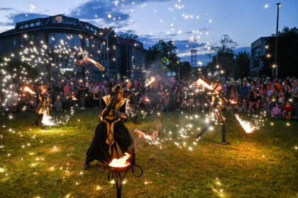 Panevėžys šeštadienį nemiegojo. Kartą per metus miesto kultūros įstaigos lankytojams duris atveria iki išnaktų.
