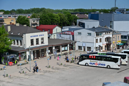Daugiau kaip dešimtmetį laukta naujoji Panevėžio autobusų stotis jau šį rudenį keleiviams atvers duris, o artimiausiame miesto Tarybos posėdyje bus prašoma leisti Savivaldybei iš savo pačios valdomos įmonės Panevėžio autobusų parko už kone 421 000 eurų perpirkti dabartinės pastatą.