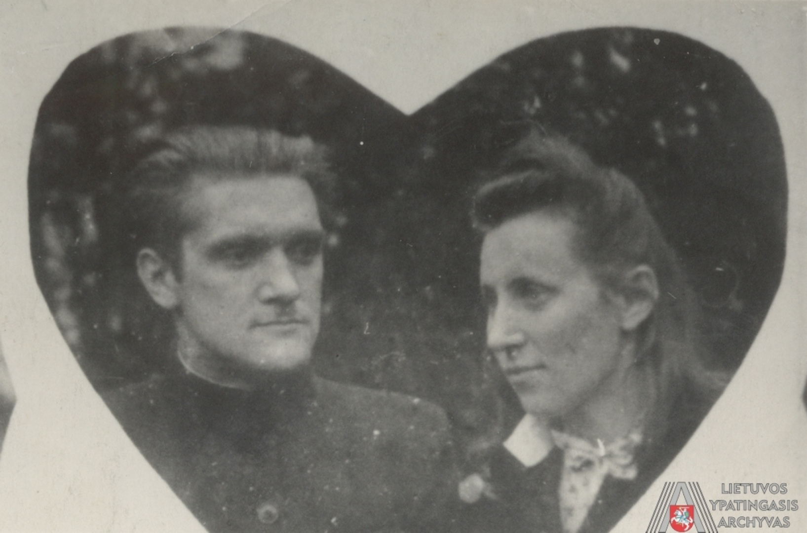 Algimanto apygardos Audros būrio partizanai Motiejus Paškonis-Don Kichotas ir jo mylimoji Stasė Bislytė-Julija, Ramunė. Dusetų rajonas, 1953-ieji. Netrukus M. Paškonis buvo suimtas. Kartu su juo buvusiai S. Bislytei pavyko pabėgti. LYA nuotr.