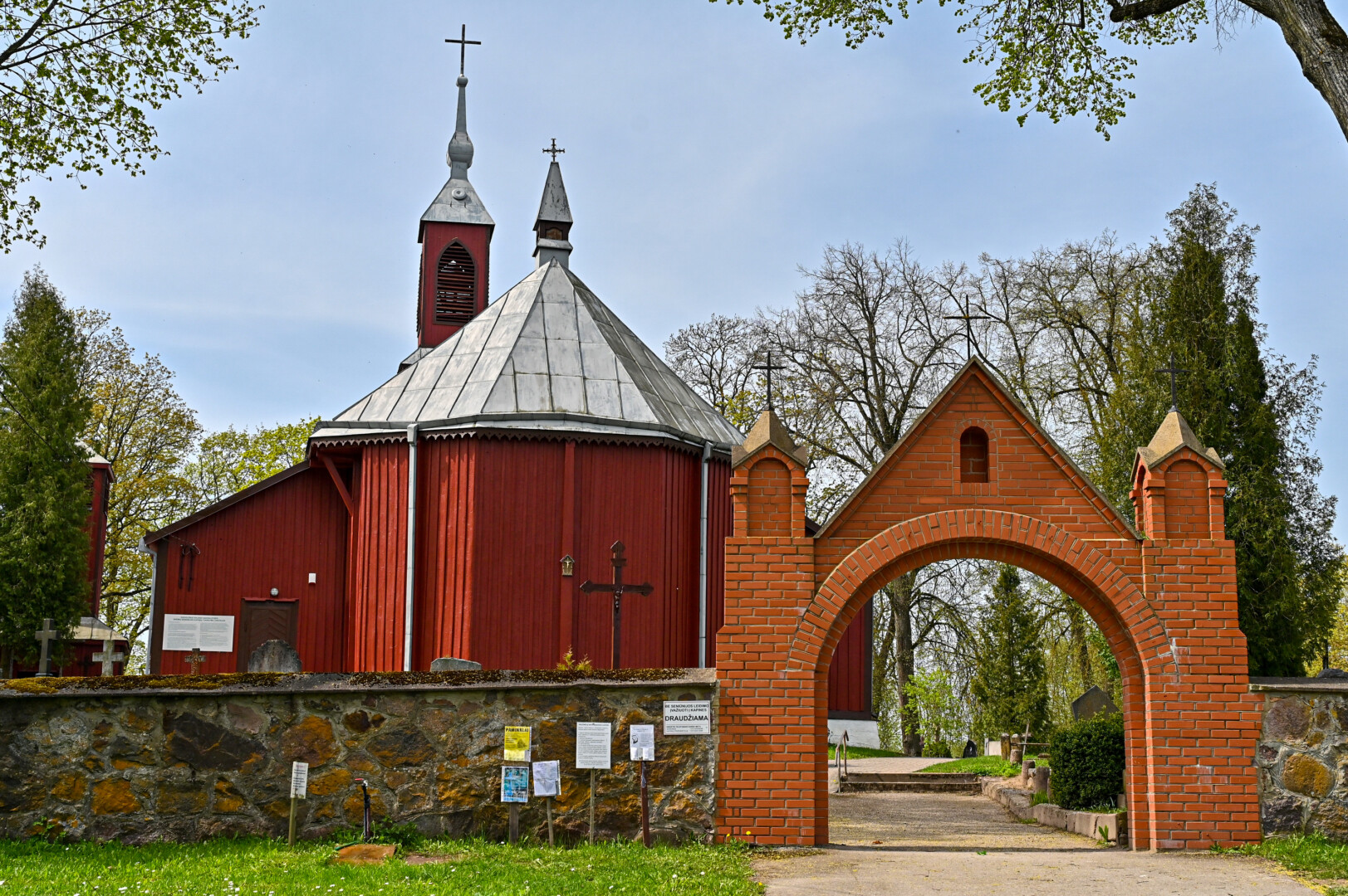 Eidami „Tvano“ pėdsakais Panevėžio muziejininkai aplankė ir Pociūnėlių koplyčią. G. Kartano nuotr.