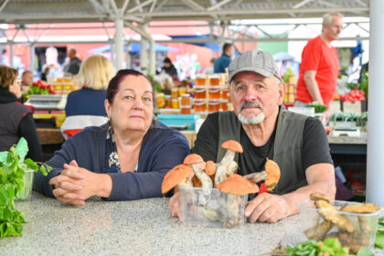 Nors vasara tik prasidėjo, turguje jau puikuojasi raudonviršiai.