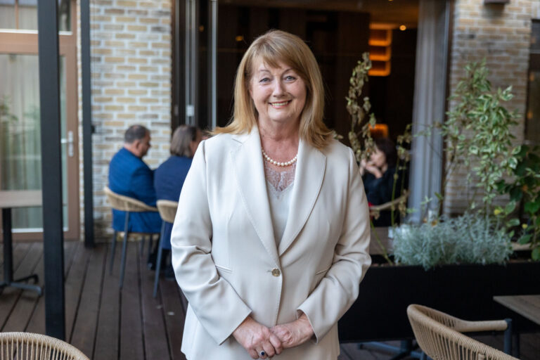 Socialdemokratai sako, kad Vilijos Blinkevičiūtės atsisakymas sėsti į premjerės kėdę jos lyderystei partijoje nepakenkė ir iš pirmininkės pareigų politikei trauktis nereikia.