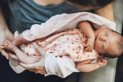 Šalies savivaldybės savotiškai varžosi dalydamos dovanas kūdikių susilaukusioms šeimoms. Seimo kanceliarijos pernai atliktas tyrimas parodė, kad iš 60-ies savivaldybių vienkartinių dovanų nedalija tik devyniose, tarp jų ir Panevėžio.