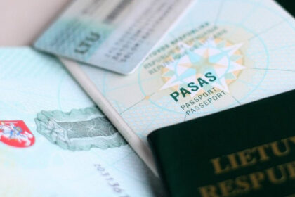 Seimo Teisės ir teisėtvarkos komitetas, svarstęs siūlymą leisti rašyti moterų pavardes su galūne -a, sprendimo nepriėmė.