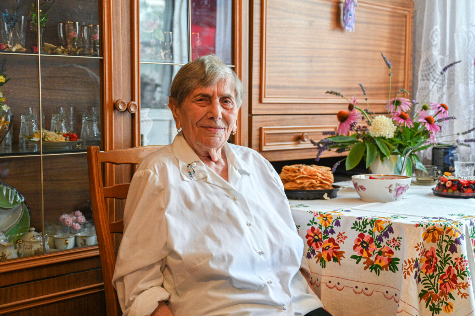 Triženklį jubiliejų švenčianti panevėžietė Genovaitė Dūdienė juokauja dar neturėjusi tokio „skaitlingo“ gimtadienio, tad nelabai ir žinanti, kaip jį reikėtų tinkamai paminėti. Bet čia pat surimtėjusi priduria: šis šimtmetis – tarsi liudijimas, kad gyvenime išties esama stebuklų, kurių vienas – ji pati.