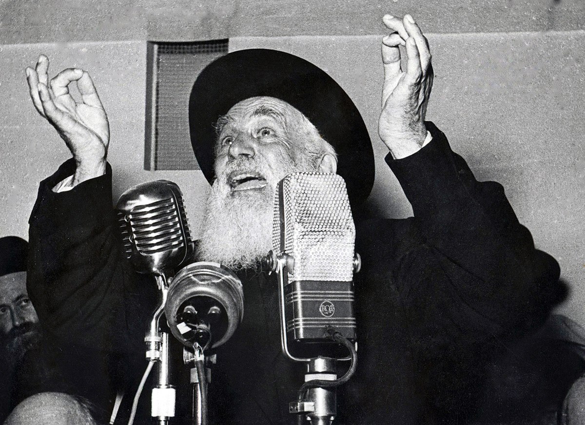 Prasidėjus tragiškiems Antrojo pasaulinio karo įvykiams, rabinas Josefas Šliomė Kaganemanas Panevėžio vardą įamžino Šventojoje Žemėje čia atstatęs sunaikintą jašivą (nuotraukoje apačioje – Izraelyje, Bene Berake naujai iškilusi „Ponevezh Yeshiva“ 1949-aisiais). PY nuotr. 