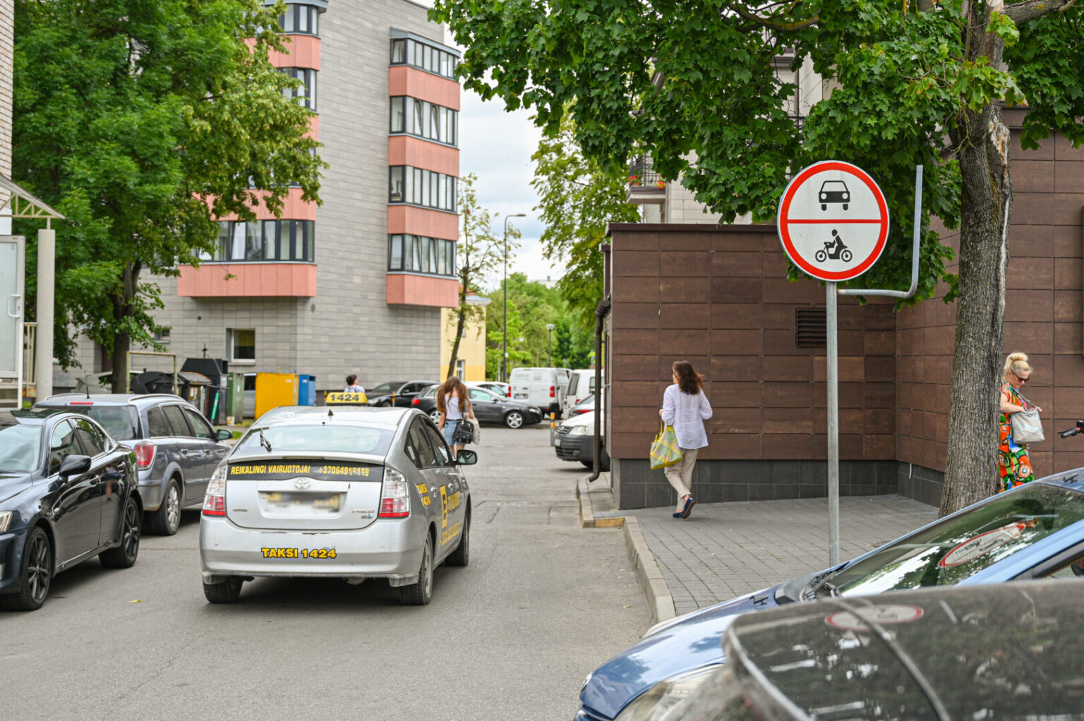 Kartu su vasara į Panevėžio centrą grįžo ir motociklų riaumojimas vakarais. O vieno daugiabučio gyventojai jaučiasi tarsi prie intensyvios autostrados.