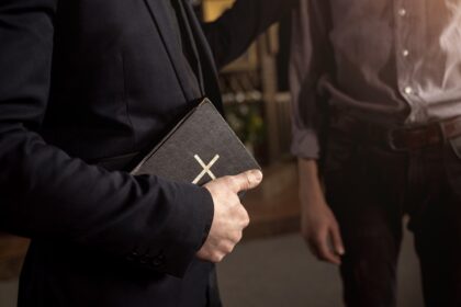 Už nepilnamečių išnaudojimą nuteistas kunigas Vidmantas Kareckas paskirtas eiti rezidento pareigas Biržų parapijoje, praneša Panevėžio vyskupija.