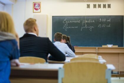 Šiemet pirmieji metai, kai valstybinio matematikos egzamino nelaikę ar jo neišlaikę abiturientai toliau nebegali mokytis aukštojoje mokykloje – net jeigu už studijas būtų pasiryžę mokėti visą kainą.
