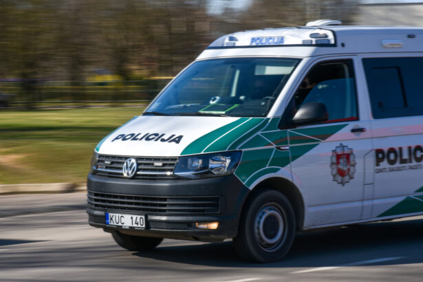 Išgrobstyto automobilio savininkas skaičiuoja didžiausius nuostolius.